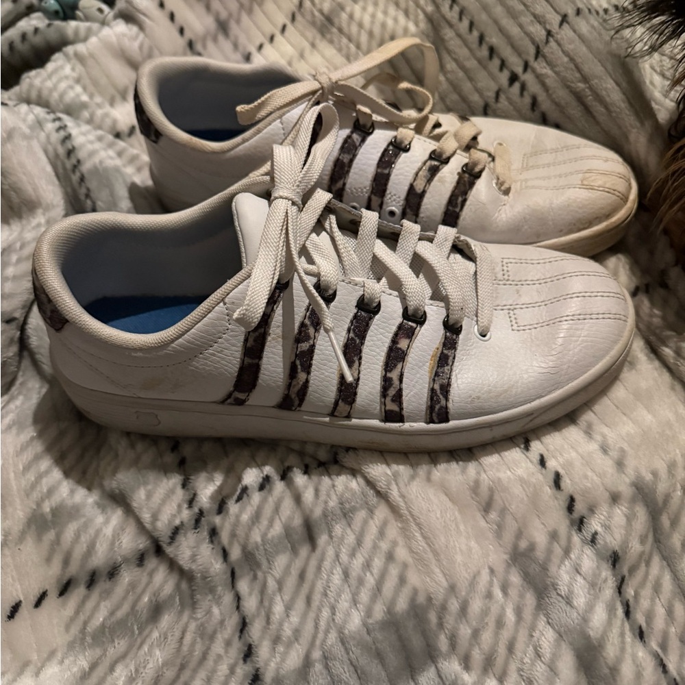 K-Swiss White Sneakers with Patterned Stripes
